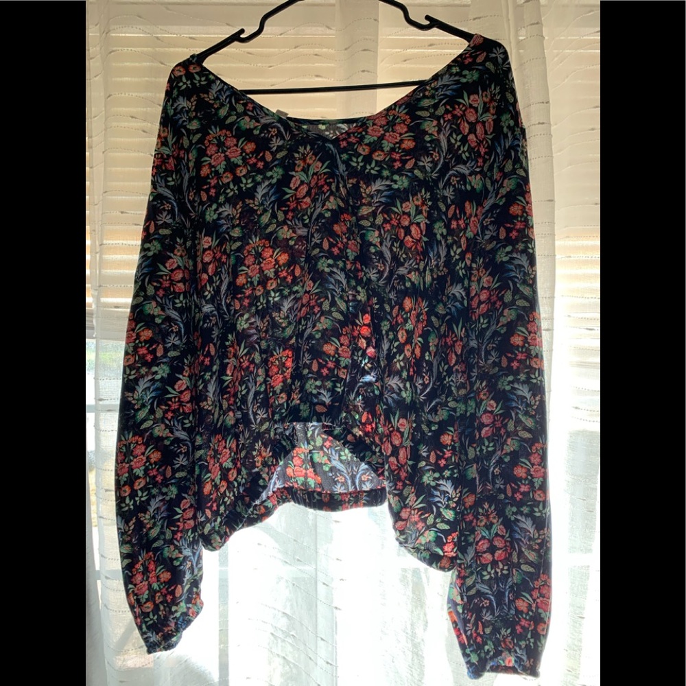 NWT “LOFT” Floral crop blouse size XL